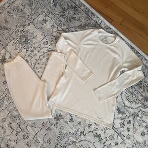 Patagonia Women's Capilene Base 2 Piece Set- Size X-Small Pants And Shirt Cream